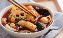 知名麻辣燙出現(xiàn)食品安全問(wèn)題，如何保障吃的安全？